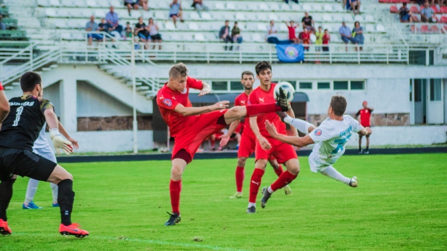 Футбольное объединение новосибирск. ФК Союз Крымск. Premier League Crimean Football Union. Бахчисарай футбольный клуб Турция. Футбол КАИ И ЦФУ.