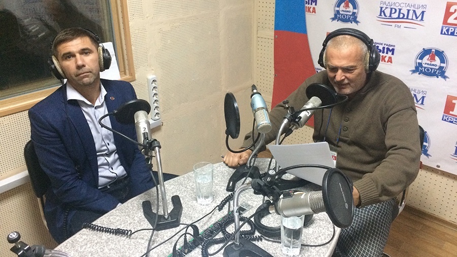 Радио турции. Русское радио Крым. Крым турецкое радио. Студия радио Крым.